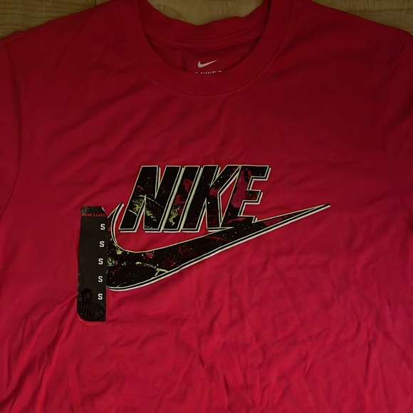 Nike Men’s Hot pink shirt , Unisex - Picture 2 of 4